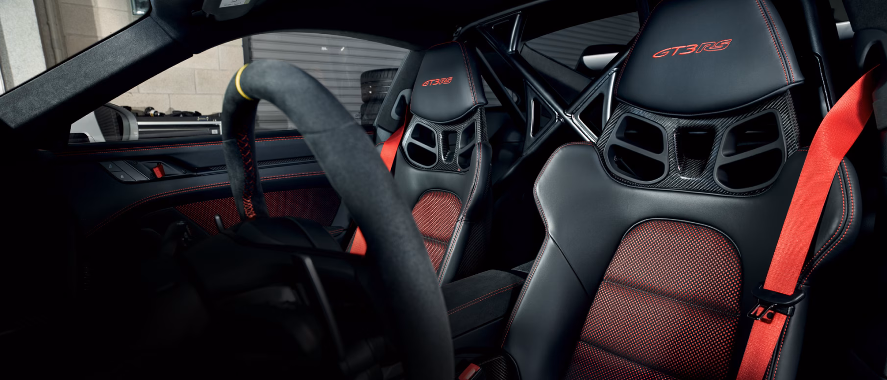 Blik in de cockpit van een Porsche 911 GT3 RS met Clubsport Pakket.