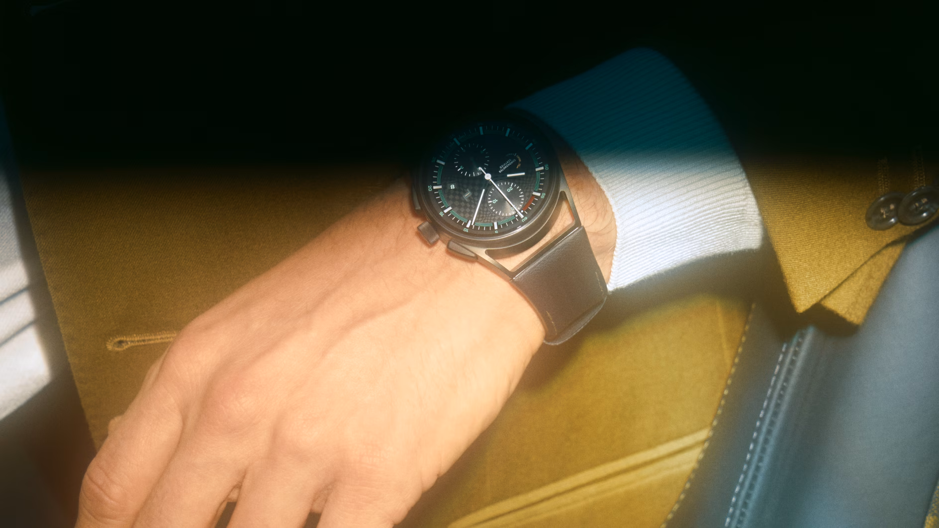 Ansicht der Armbanduhr Chronograph 911 Spirit 70 von Porsche Design.