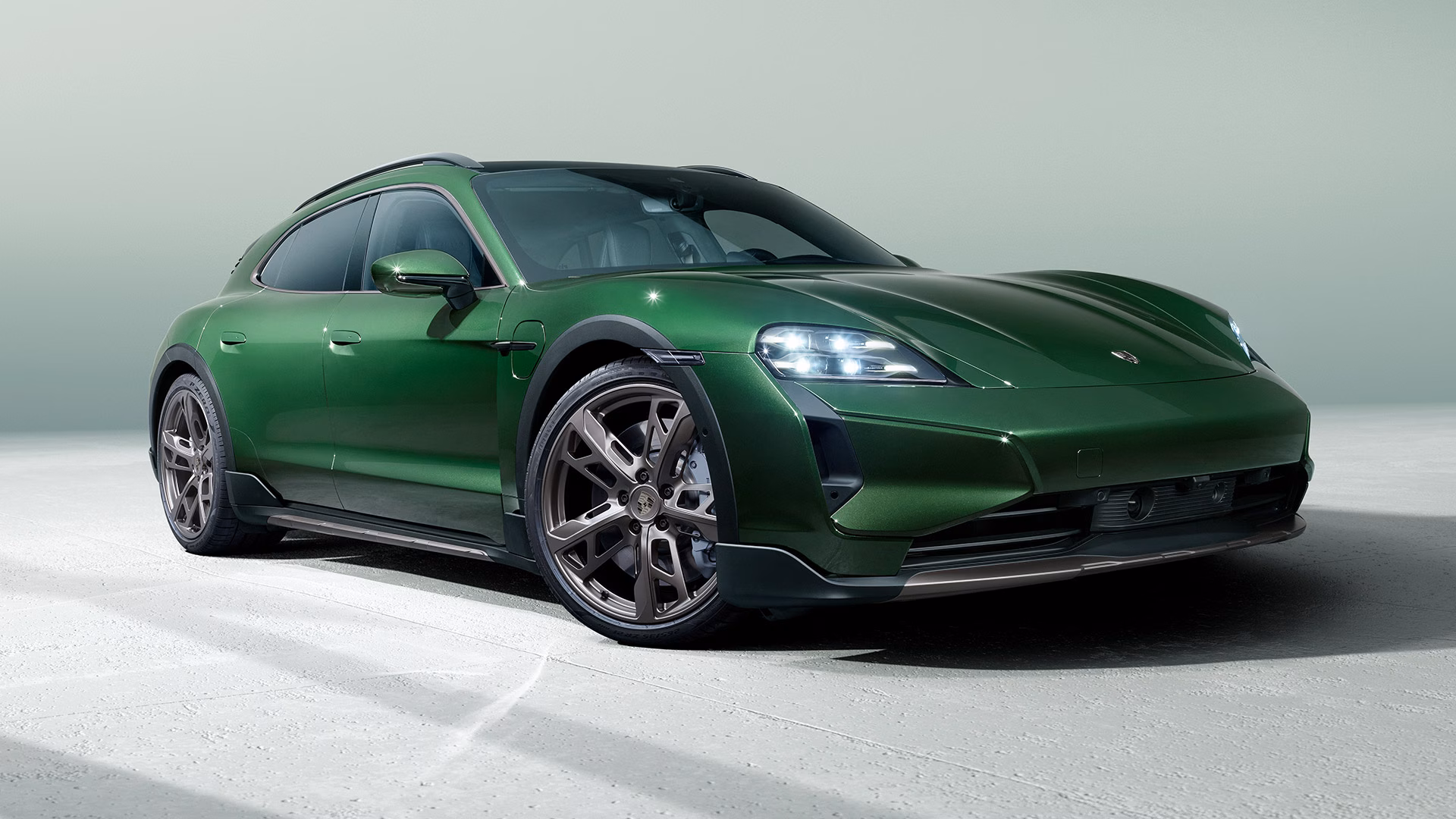 Man and car do donuts in the sand - overfeel!