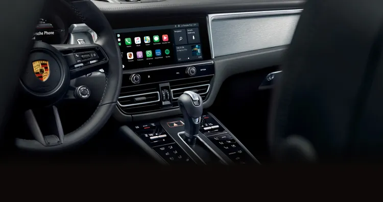 Interior del Porsche Macan: vista detallada de la palanca de cambios del cambio Porsche Doppelkupplung (PDK) de 7 velocidades.