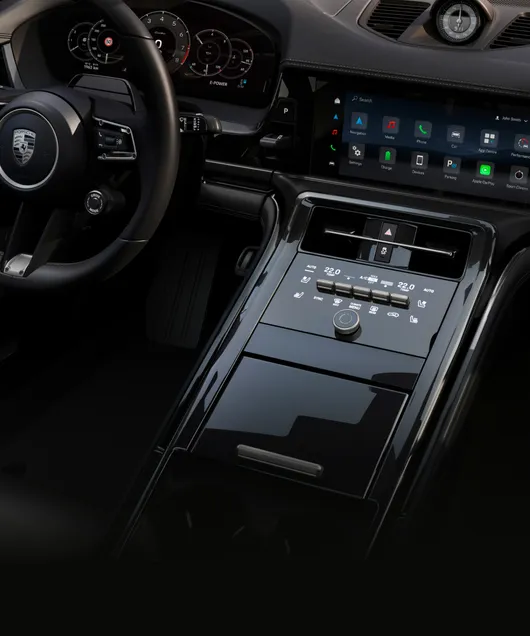 Interior do Porsche Panamera Turbo E-Hybrid: vista do cockpit.