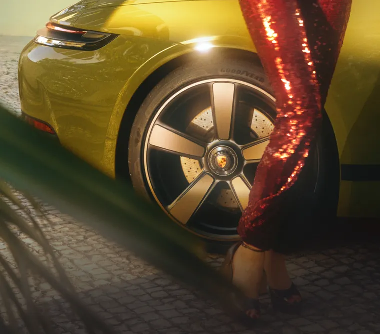 911 Spirit 70のサテンブラックとブロンズ色で塗装されたSport Classicホイールの詳細ビュー。