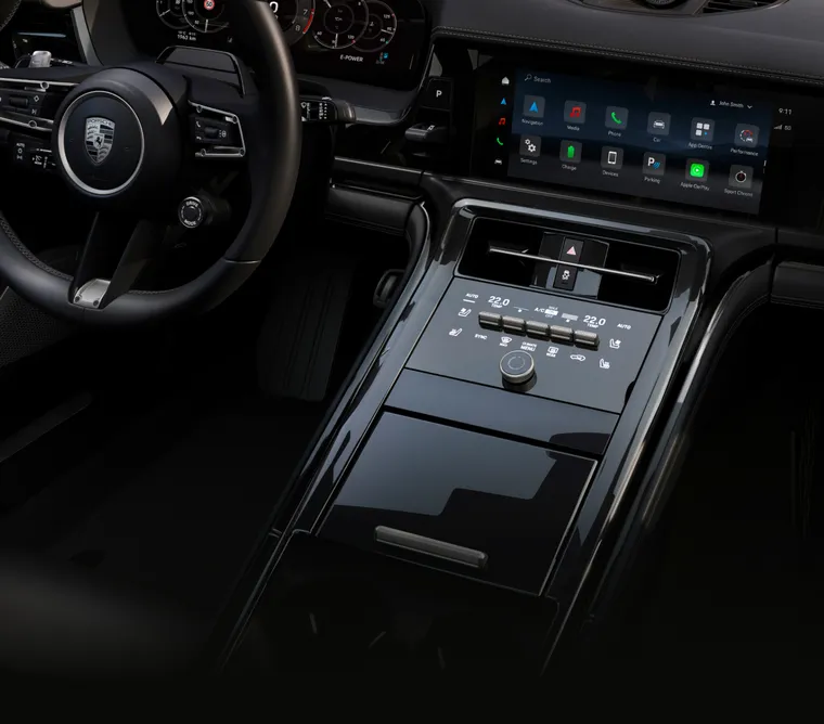 Wnętrze Porsche Panamera Turbo E-Hybrid: widok kokpitu.