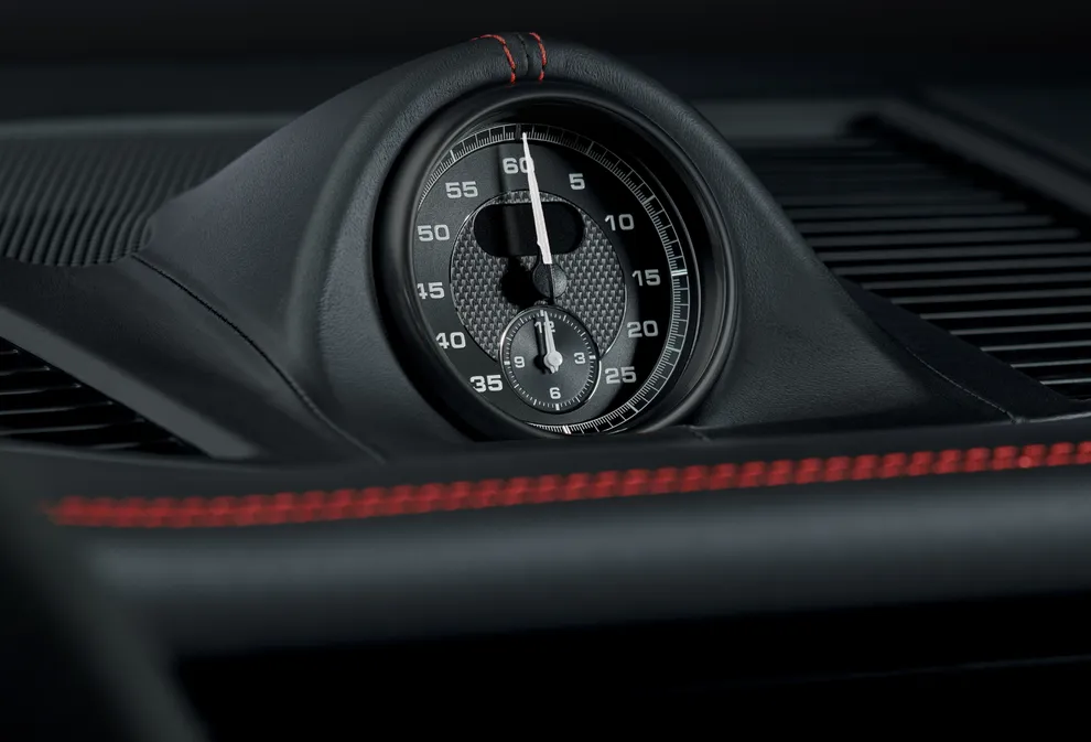 Habitacle du Porsche Macan GTS : vue détaillée du chronomètre du tableau de bord inclus dans le Pack Sport Chrono.