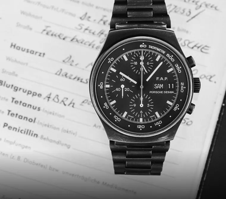 Fotografia histórica do anúncio do Chronograph 1 da Porsche.