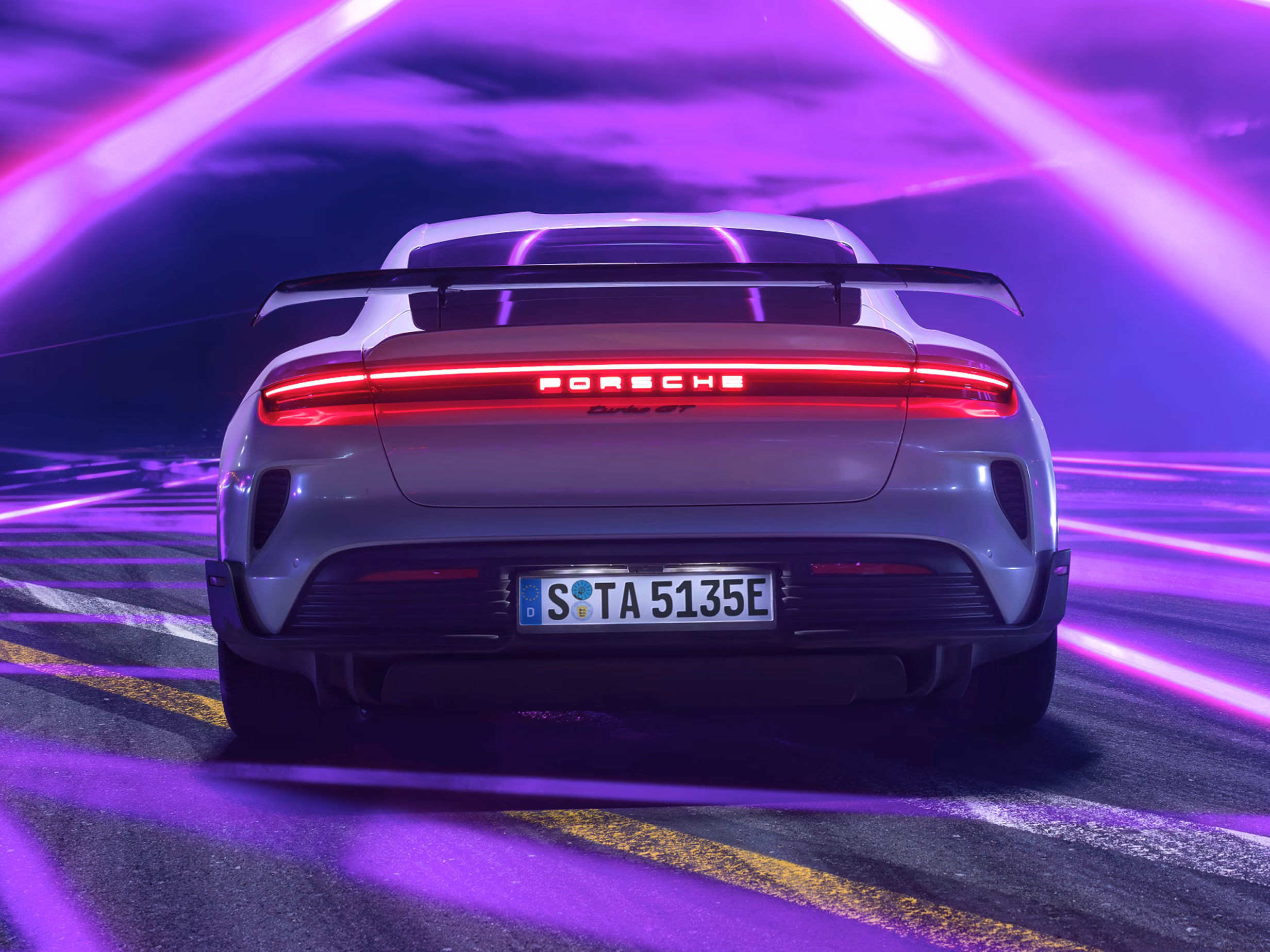 ヴァイザッハ パッケージを装着したタイカン ターボ GT