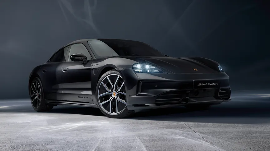 Porsche Taycan 4S Black Edition цвета черный металлик (Jet Black Metallic).