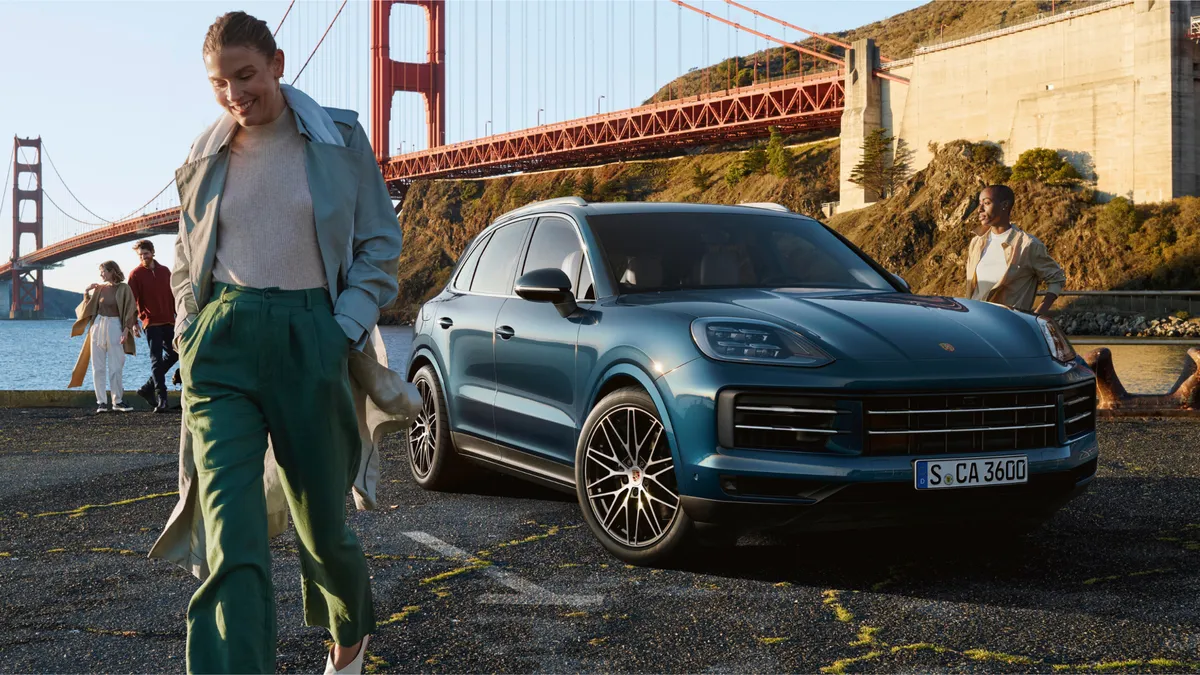 Porsche Cayenne в движении