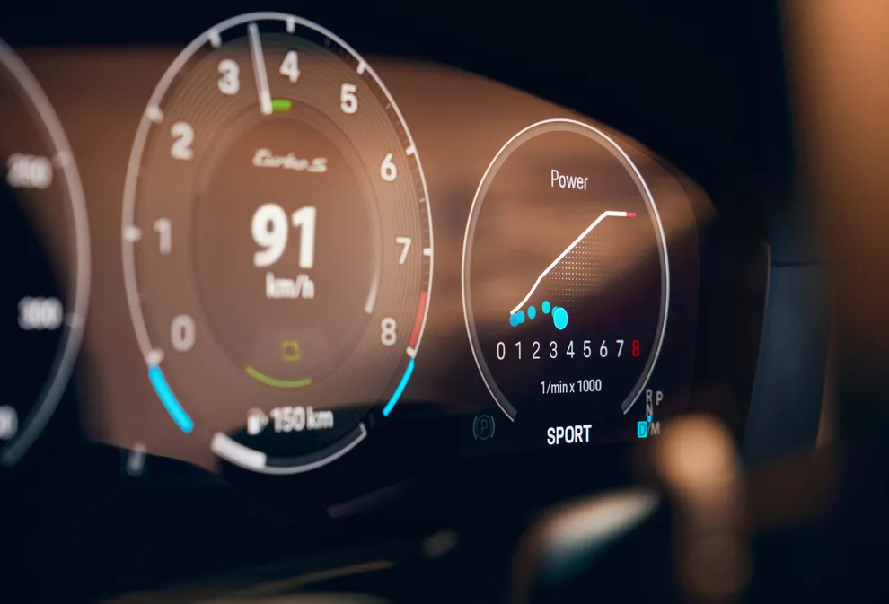 View of the instrument cluster of the Porsche 911 Turbo S.
