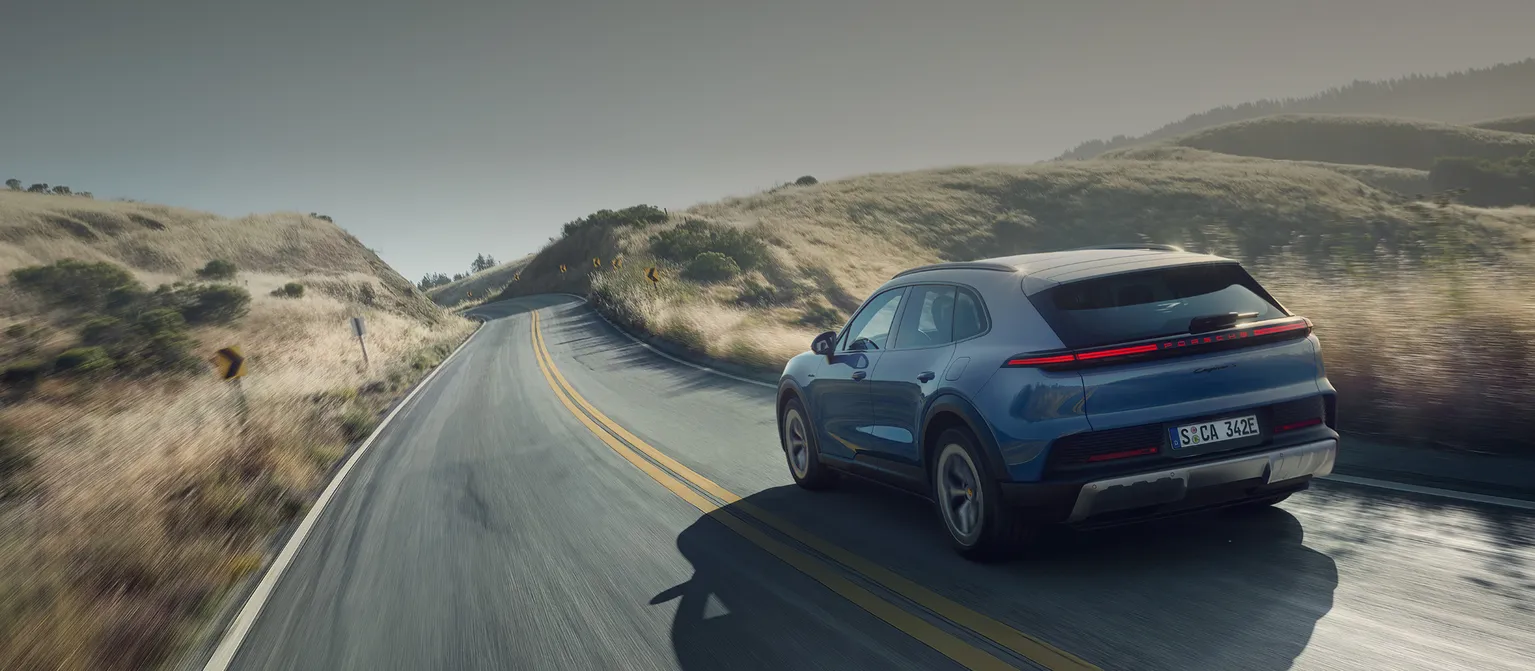Rear view of the Porsche Cayenne in Vanadium Grey Metallic.