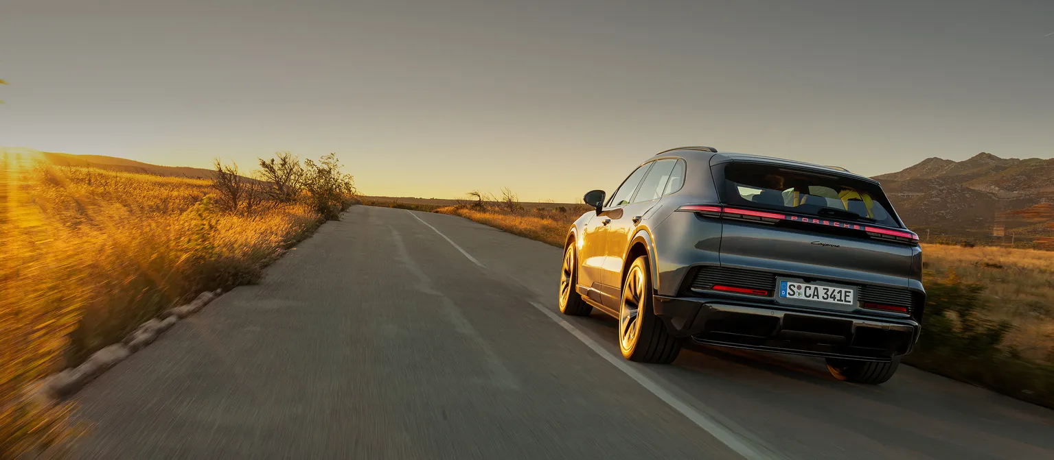 Rear view of the Porsche Cayenne in Vanadium Grey Metallic.