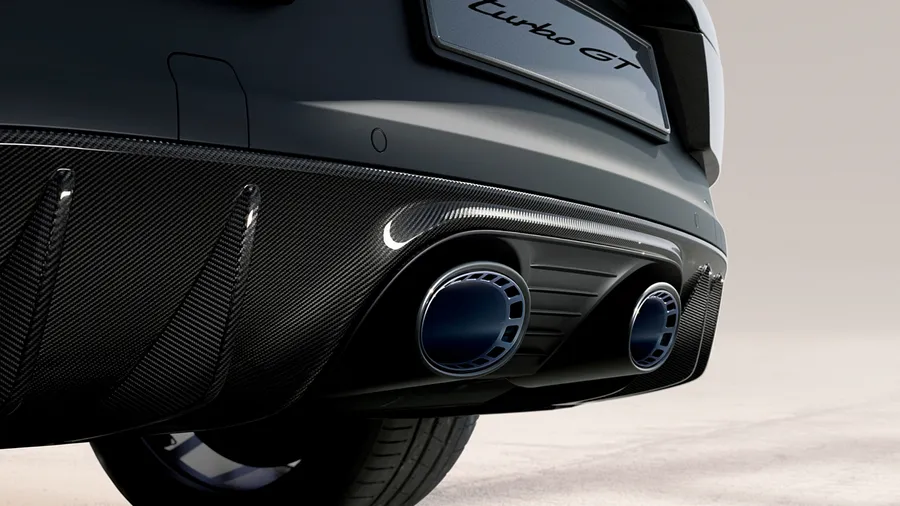 Porsche Cayenne Turbo GT in Quartzite Gray Metallic: detailed view of the exhaust system and rear diffuser in carbon.