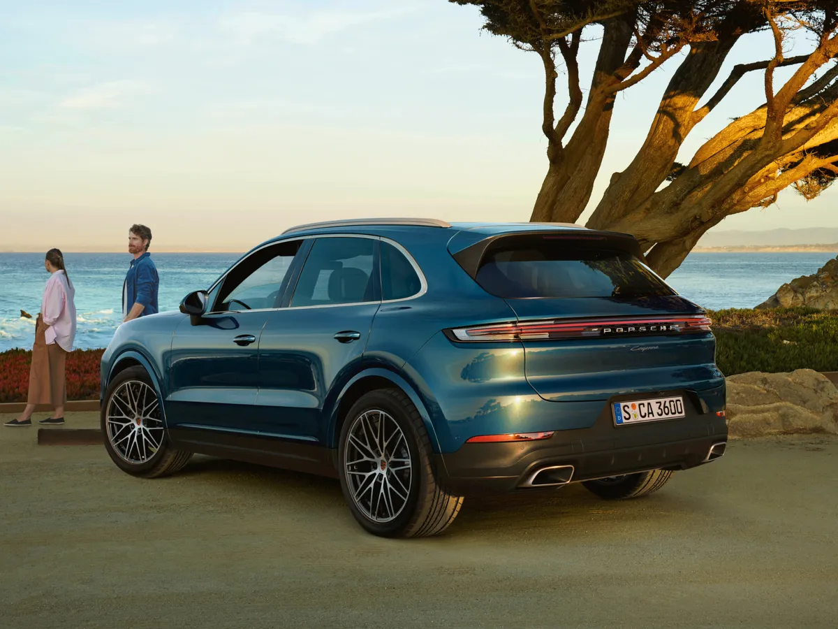 Porsche Cayenne вид сзади