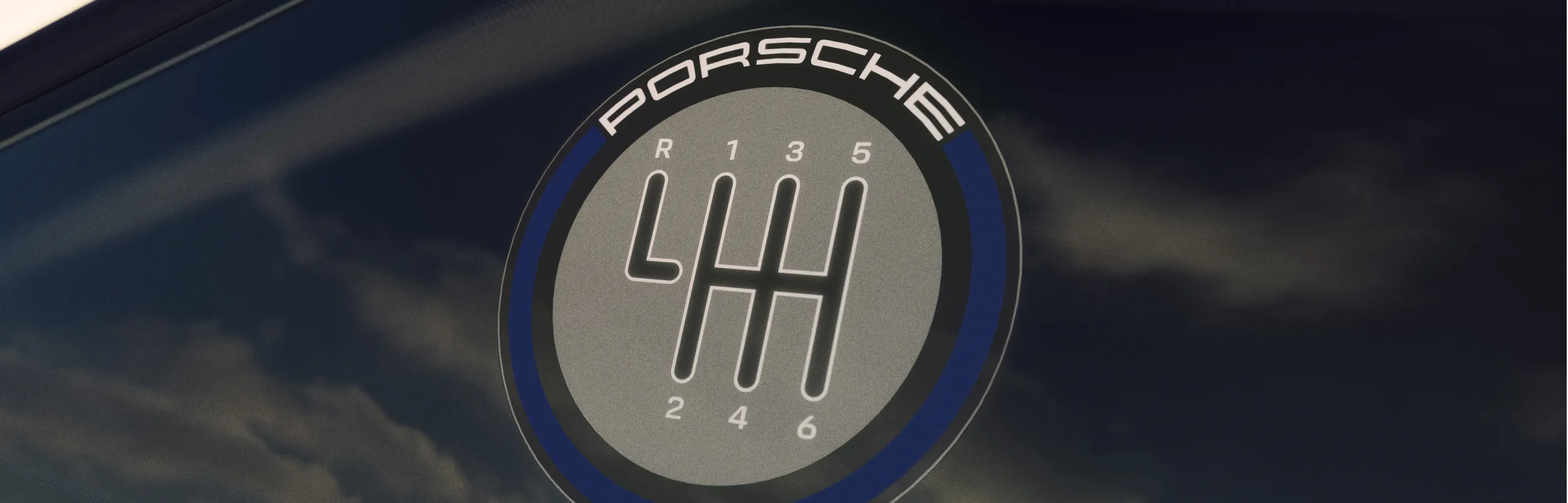 Detailed view of the sticker with gearshift diagram on the rear side window of the Porsche 911 Carrera T.