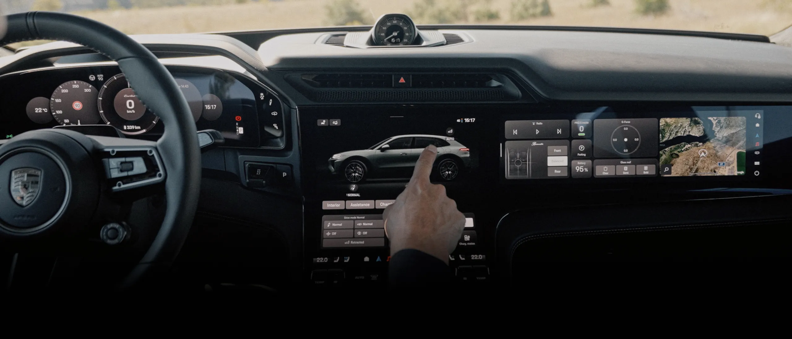 Nutzung des Infotainmentsystems PCM eines Porsche Cayenne Turbo.