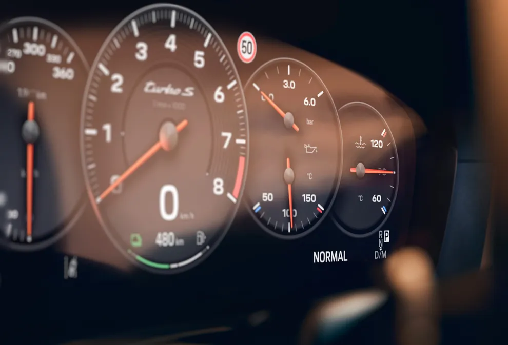 View of the instrument cluster of the Porsche 911 Turbo S.