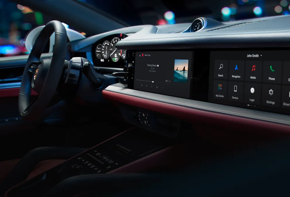 Detailed view of the PCM infotainment system and the passenger display in the Cayenne E-Hybrid Coupé.