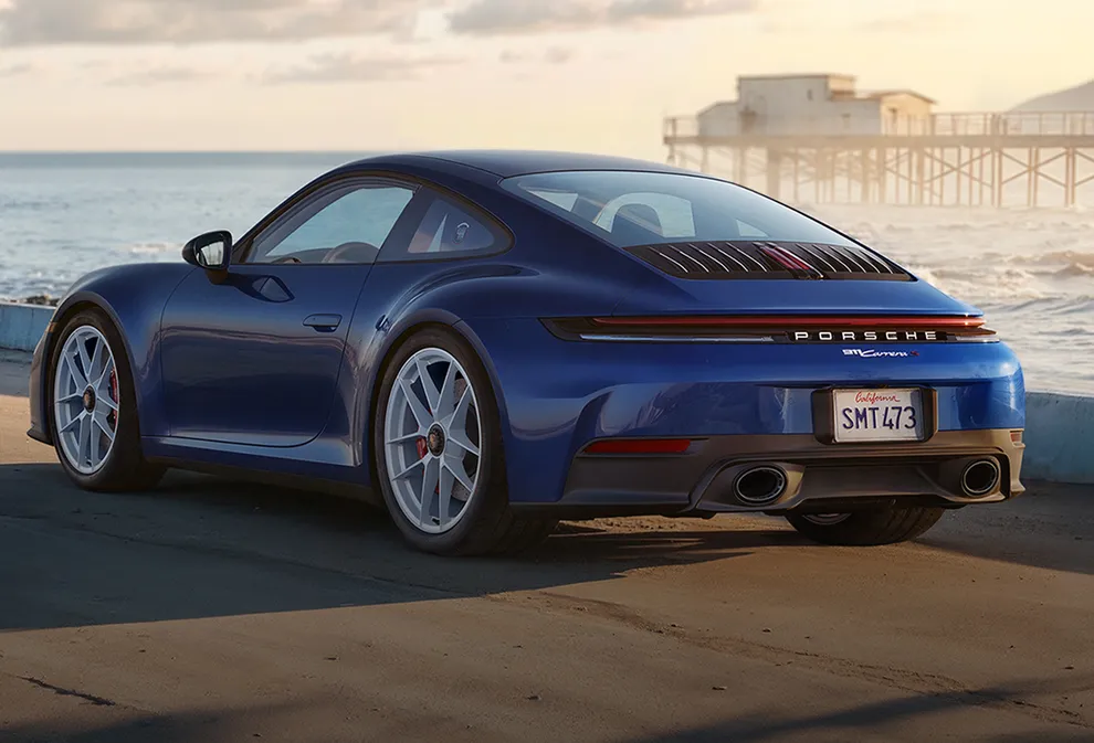 Rear and side views of the Porsche 911 Carrera S Cabriolet with MT-Package in gentian blue.