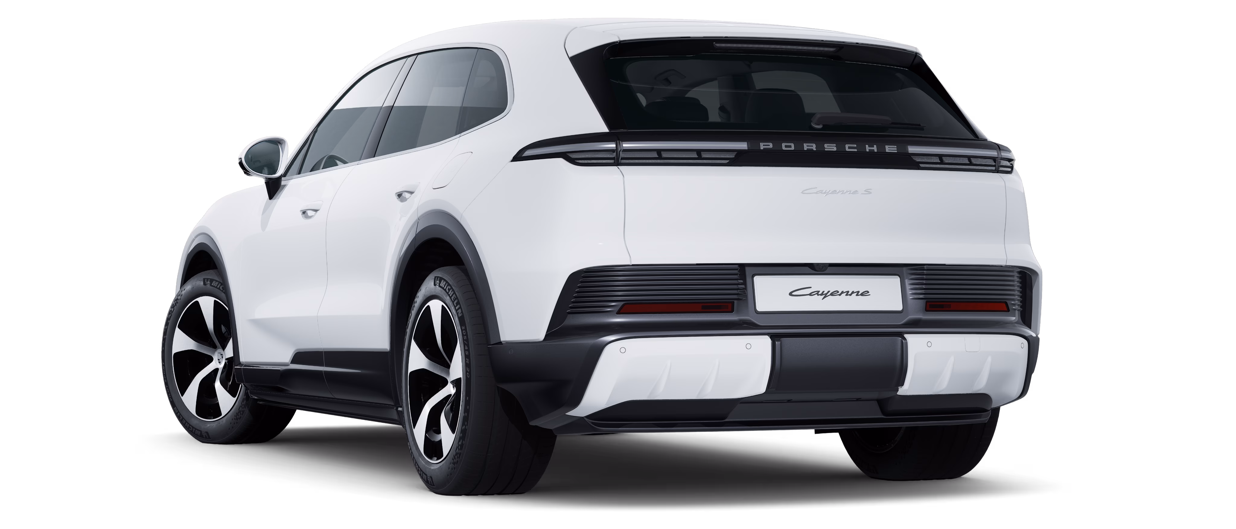Weißer Porsche Cayenne S Electric von schräg hinten links