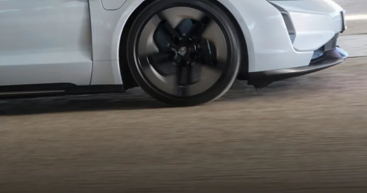Video shows the Porsche Taycan 4S Sport Turismo.