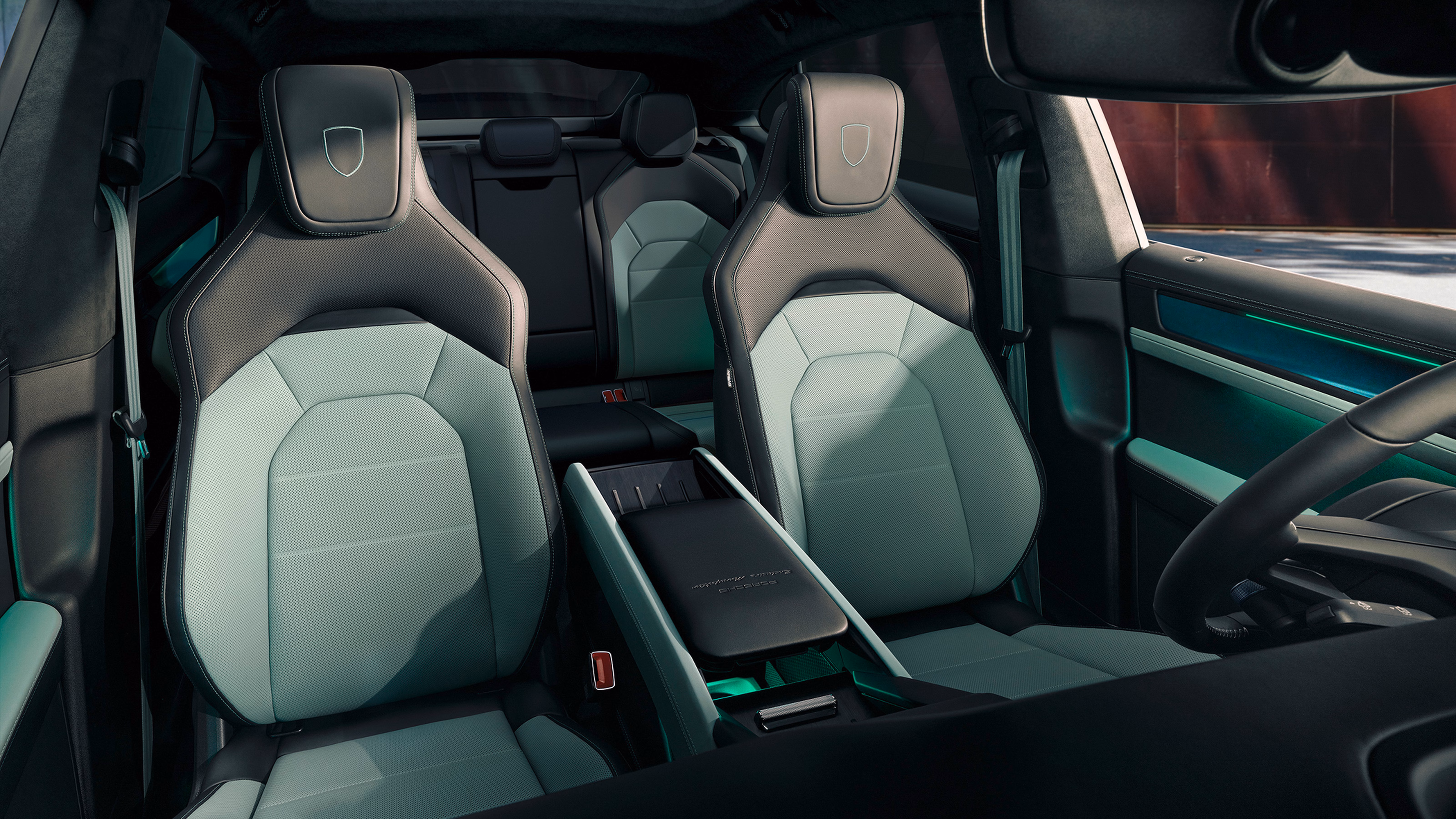 Porsche Cayenne Coupé Electric, adapted by Porsche Exclusive Manufaktur. Detailed view 2.