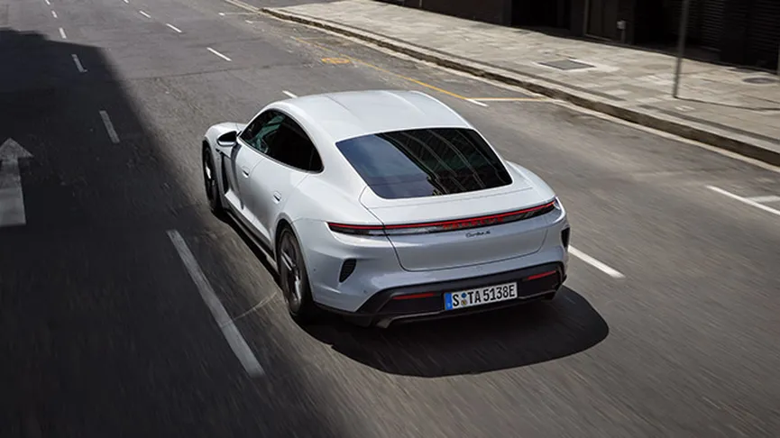 Porsche Taycan 4S Black Edition en Noir Intense métallisé.