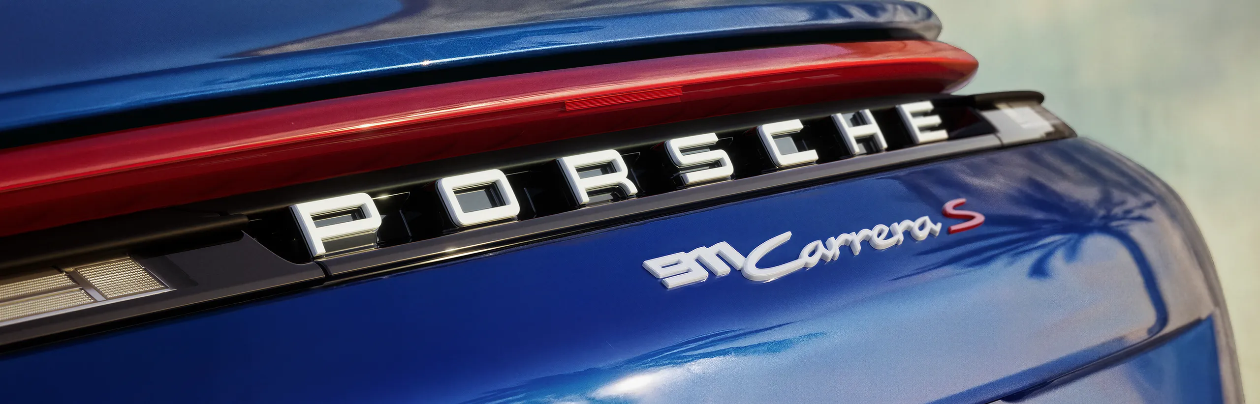 Porsche 911 Carrera S with MT-Package. Rear view. Focus on the lettering.