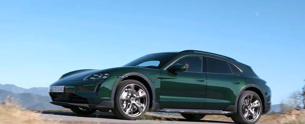 Graphic of the charging architecture in the Porsche Taycan.