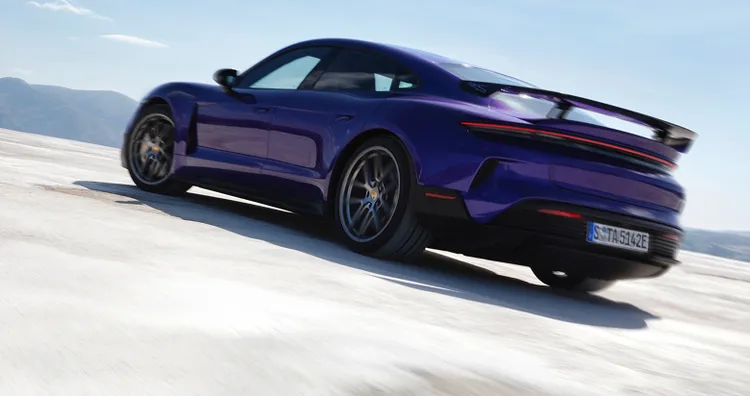 Grafik der Lade-Architektur im Porsche Taycan Turbo GT mit Weissach-Paket.