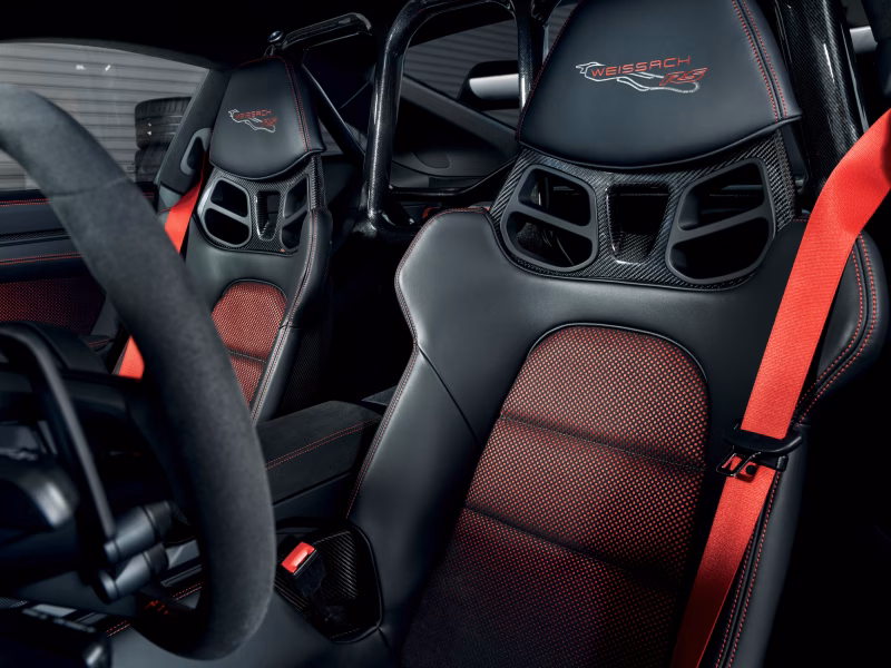 Vue sur le cockpit de la Porsche 911 GT3 RS.