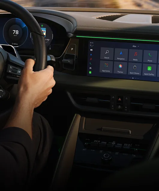 Porsche Macan 4S interior. View of the Advanced Cockpit.