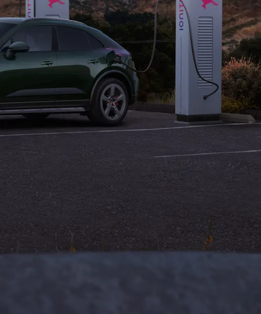 Porsche Macan 4S laden.