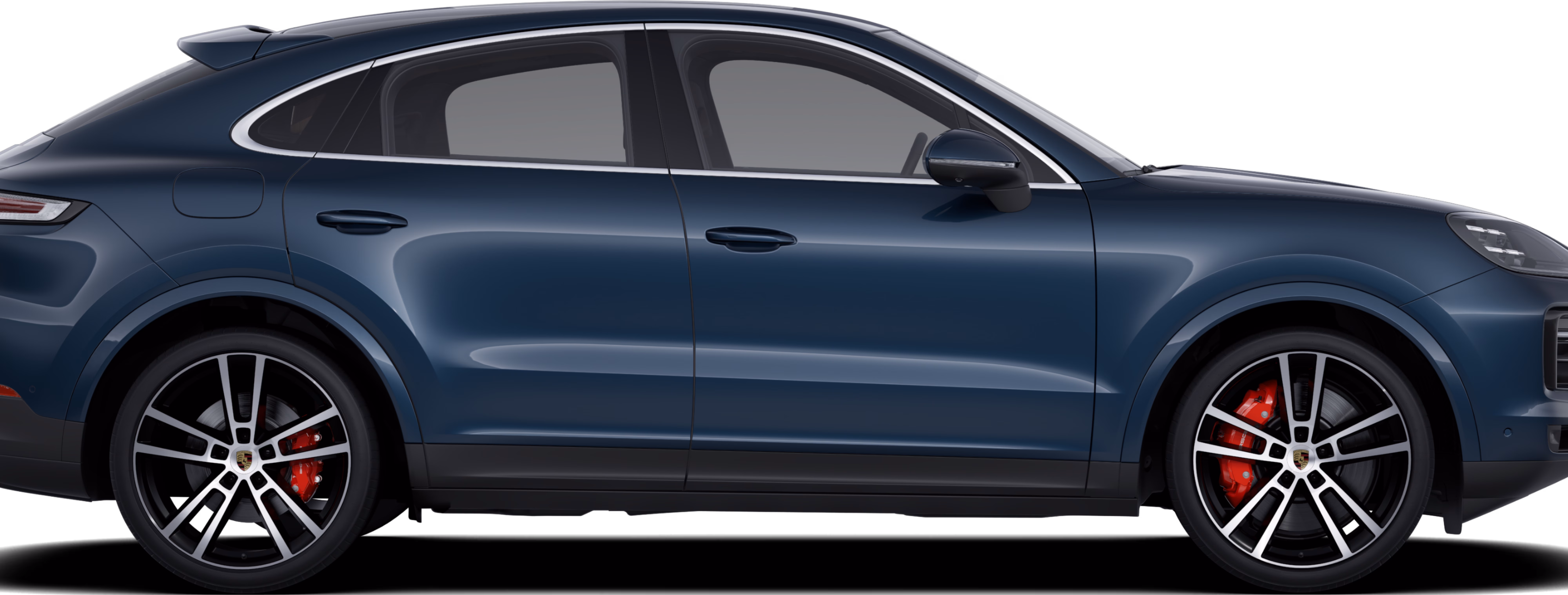 Вид сбоку / в профиль на Porsche Cayenne S Coupé синего цвета (Algarve Blue).