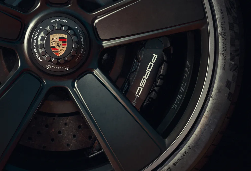 Detailed view of the Black 20/21-inch wheels with central locking on the Porsche 911 GT3 90 F. A.