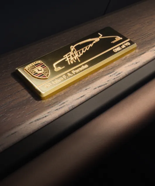 Detailed view of the badge with 'ONE of 90' engraving in the Porsche 911 GT3 90 F. A.