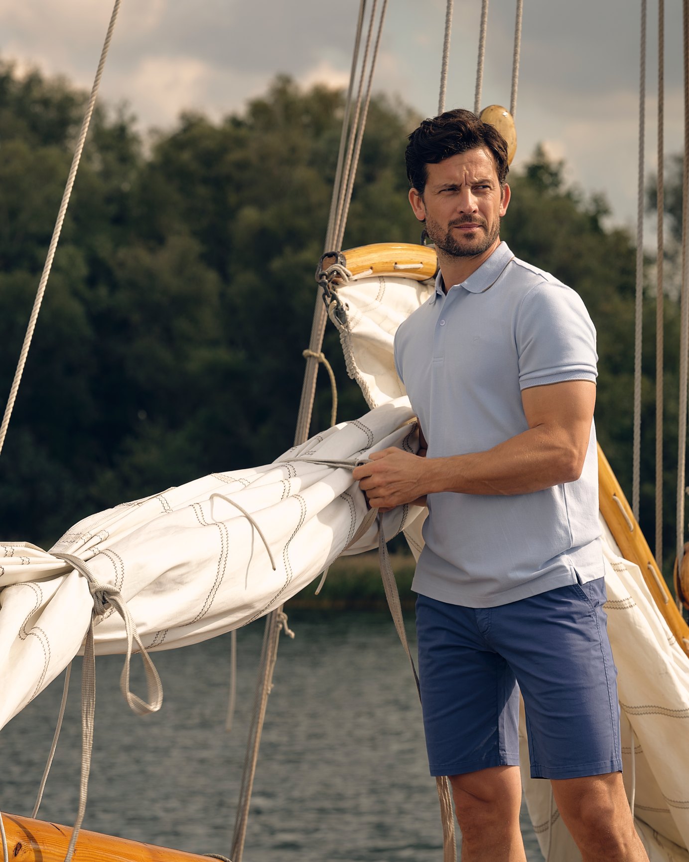 Campbell SS26 Collectie. Model met outfit.