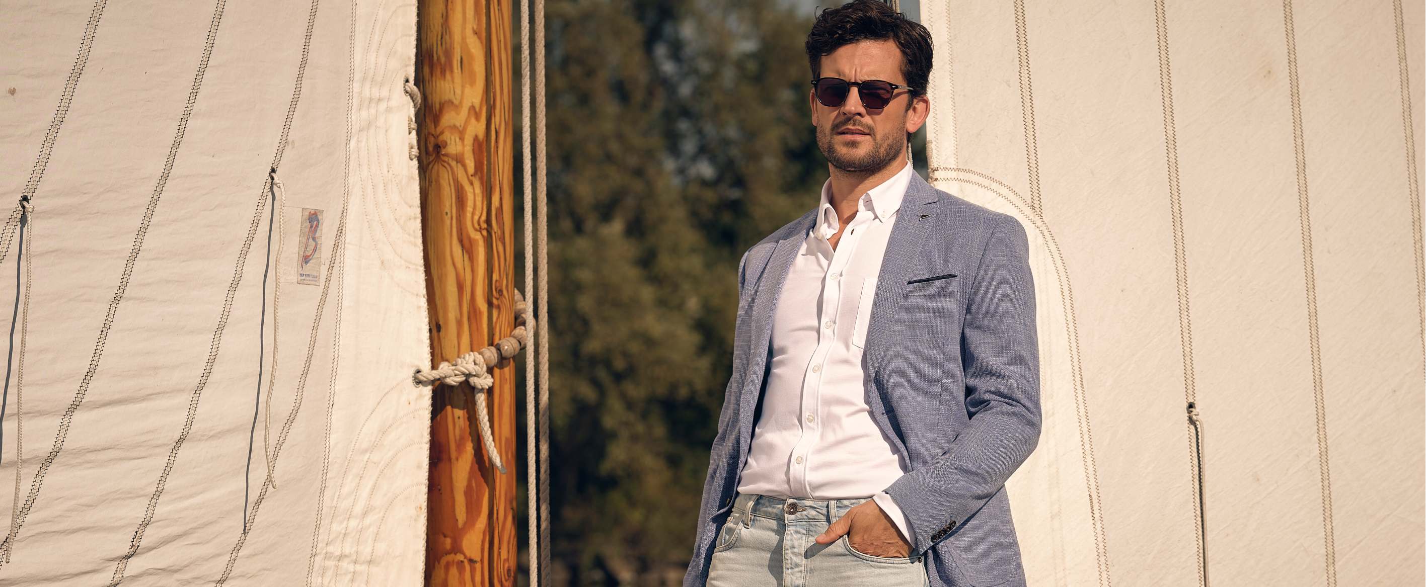 Campbell SS26 Collectie. Model met outfit.