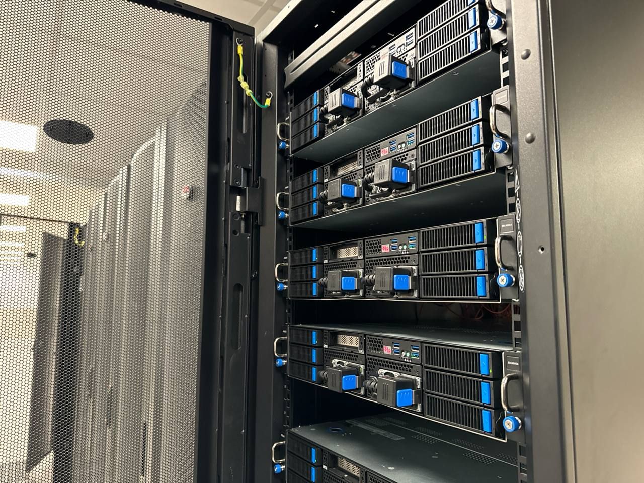 Photo of the Boosteroid's 4K servers in a rack in the DC2SCALE PAR3 Datacenter