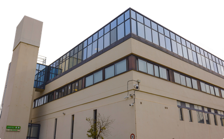 exterior view of the dc2scale par2 datacenter in the DC2SCALE Paris-Vélizy Campus