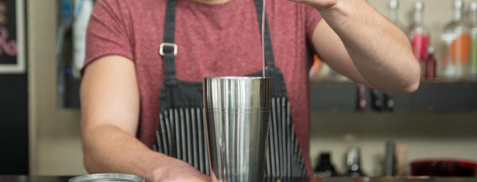 Bar-Equipment und Arbeitsabläufe: Tools, Technik und Organisation