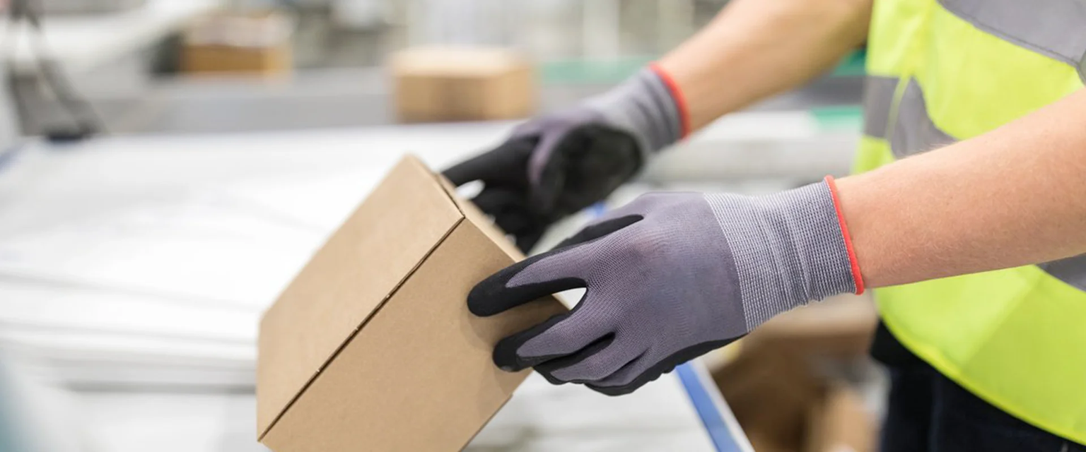 Paket wird kommissioniert