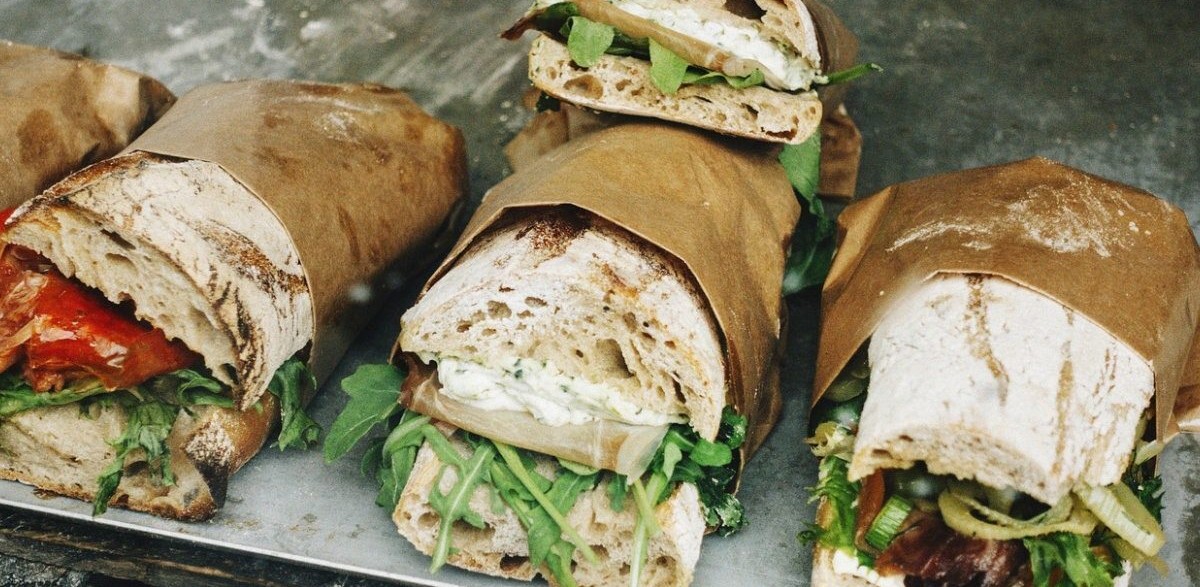 Gesunde Mittagspause: Tipps für mehr Energie im Alltag