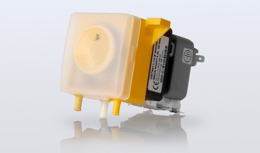 Eingebautes Reinigerdosiergerat