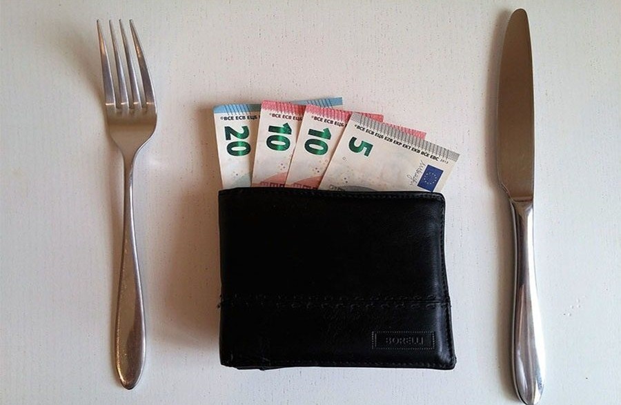 Trinkgeld in der Gastronomie: Regeln, Steuern und Aufteilung