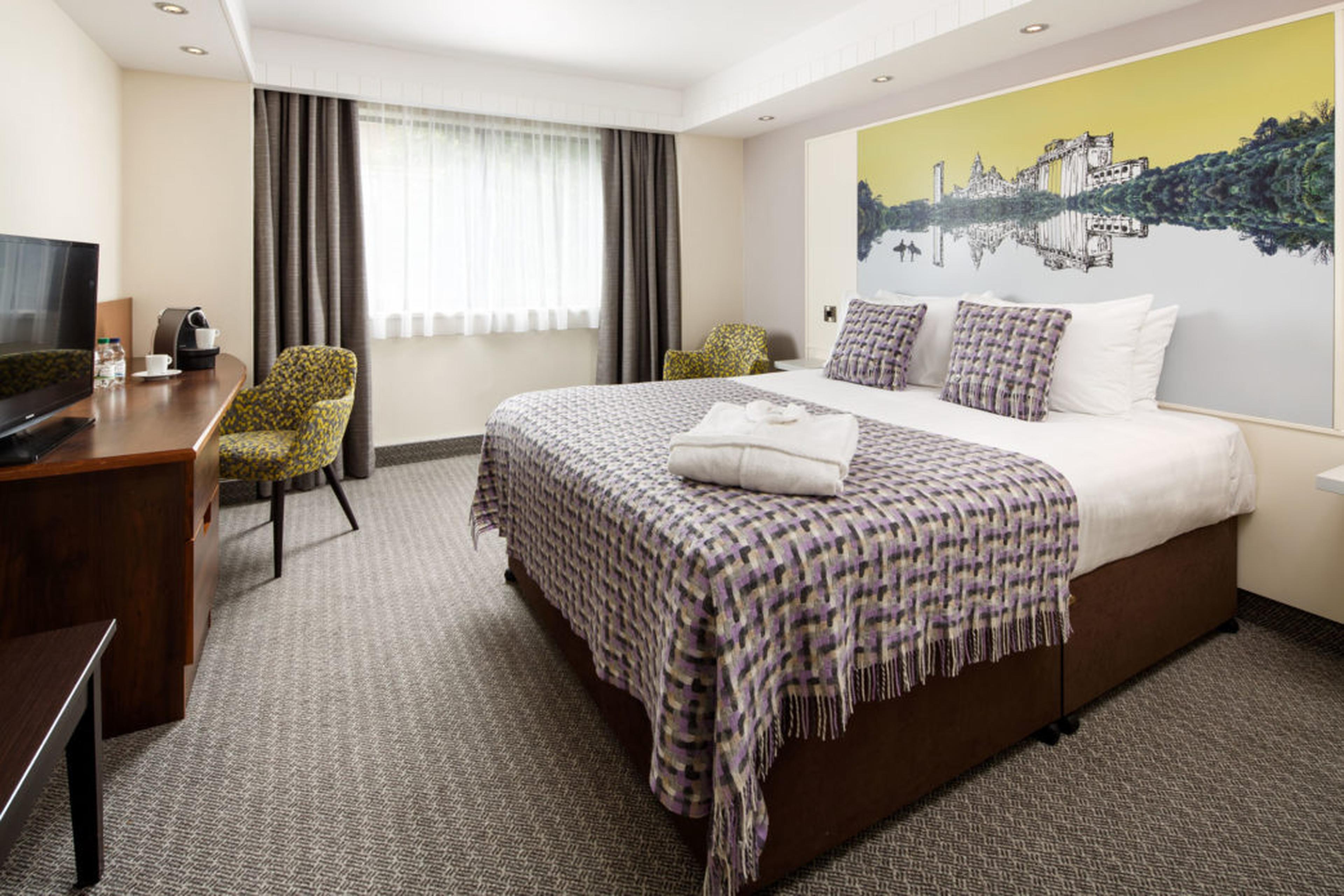 Mercure swansea bedroom