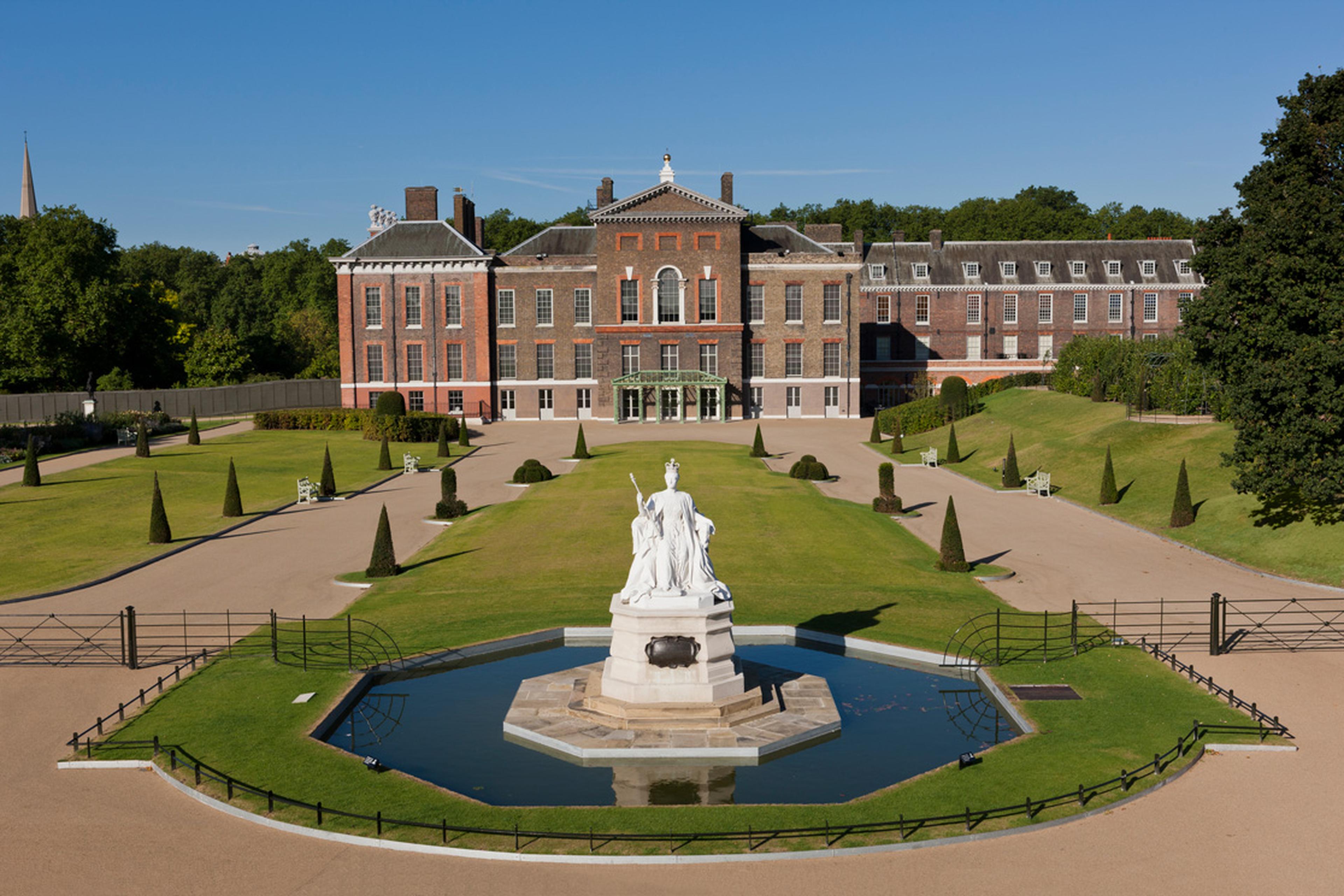 Kensington Palace view from front gardens.