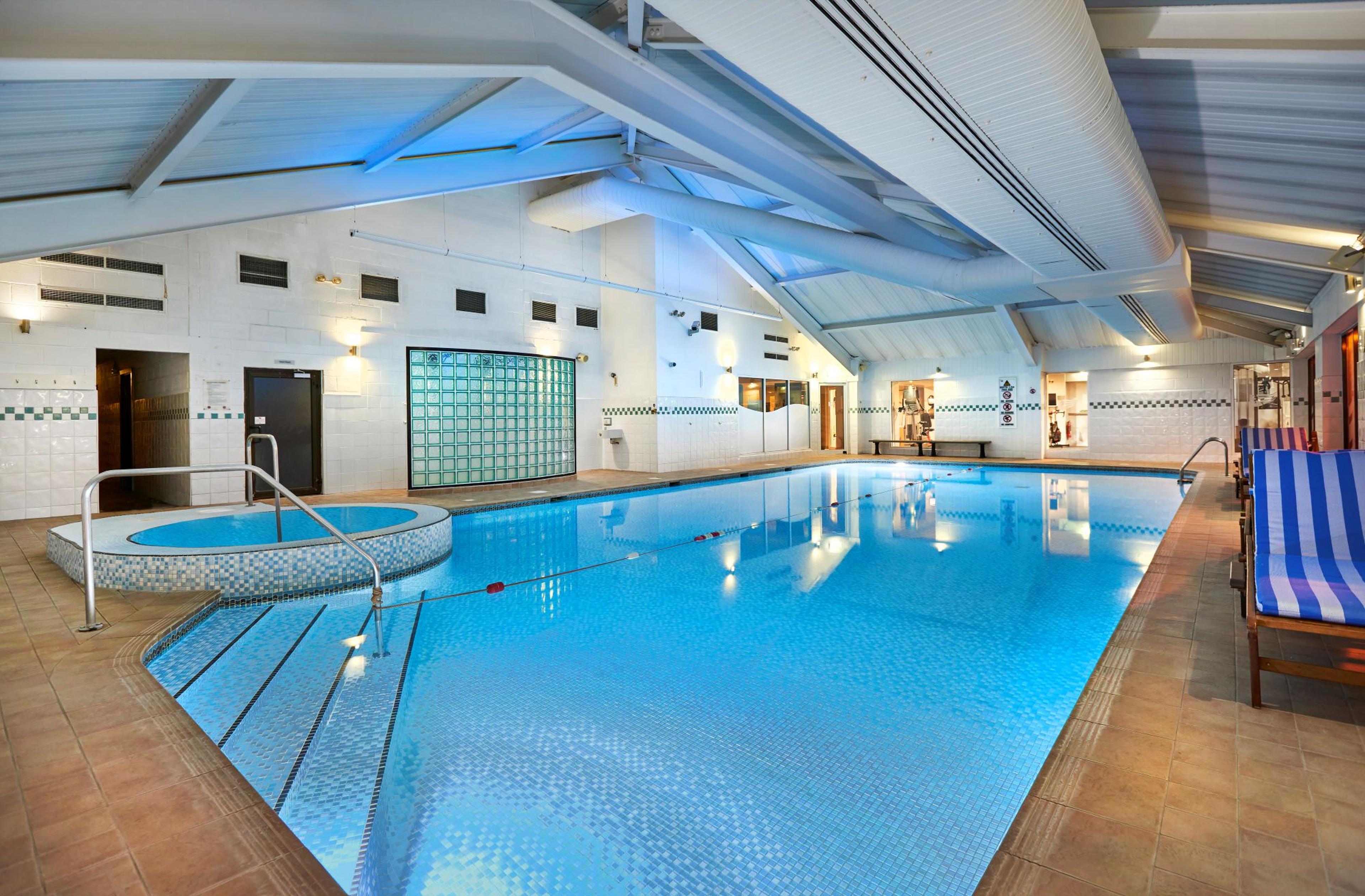 DoubleTree_by_Hilton_Bristol_-_Indoor_Pool_-_-_(02)[1]