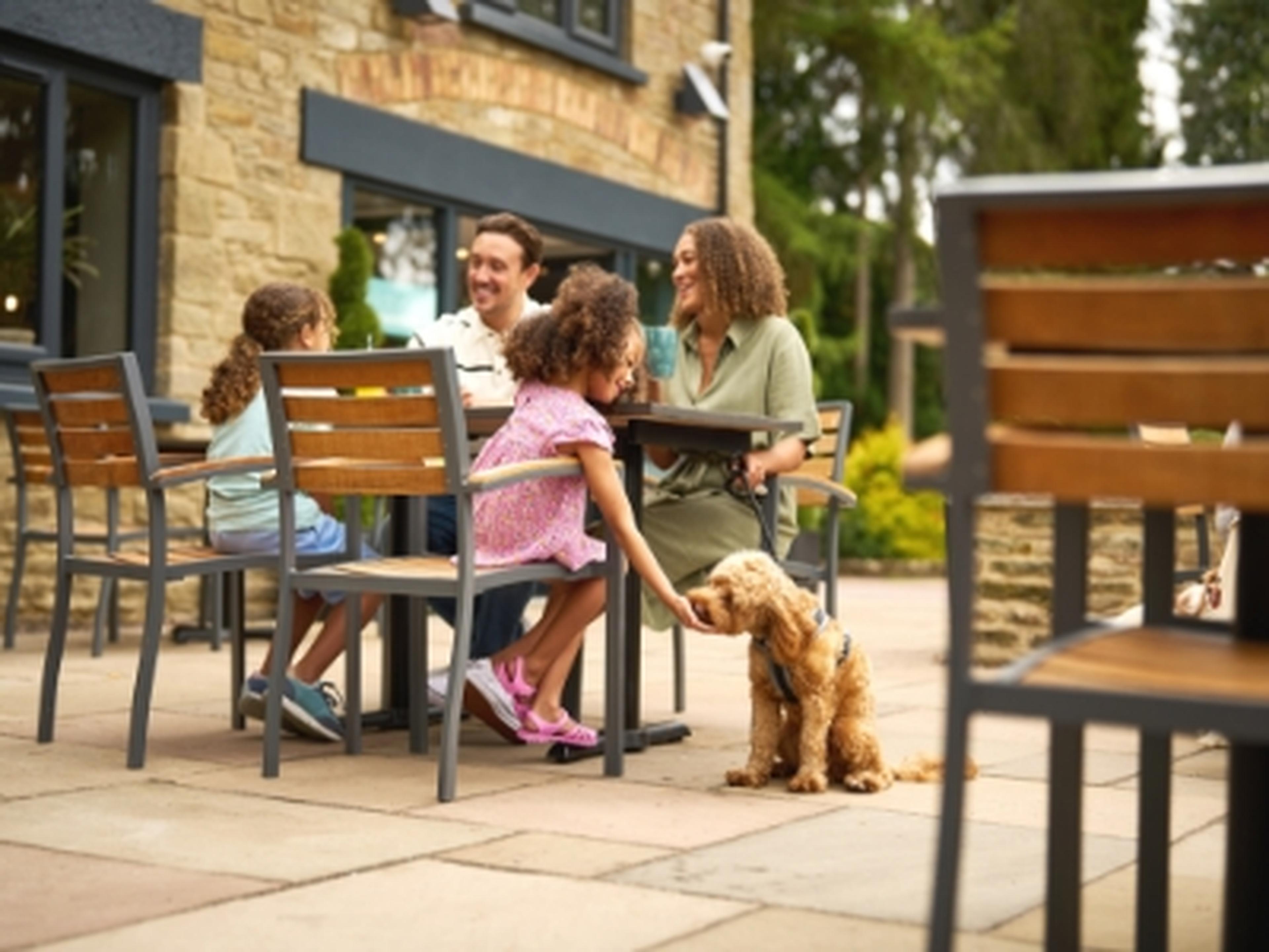 Family have a coffee at Whitemead Forest Park