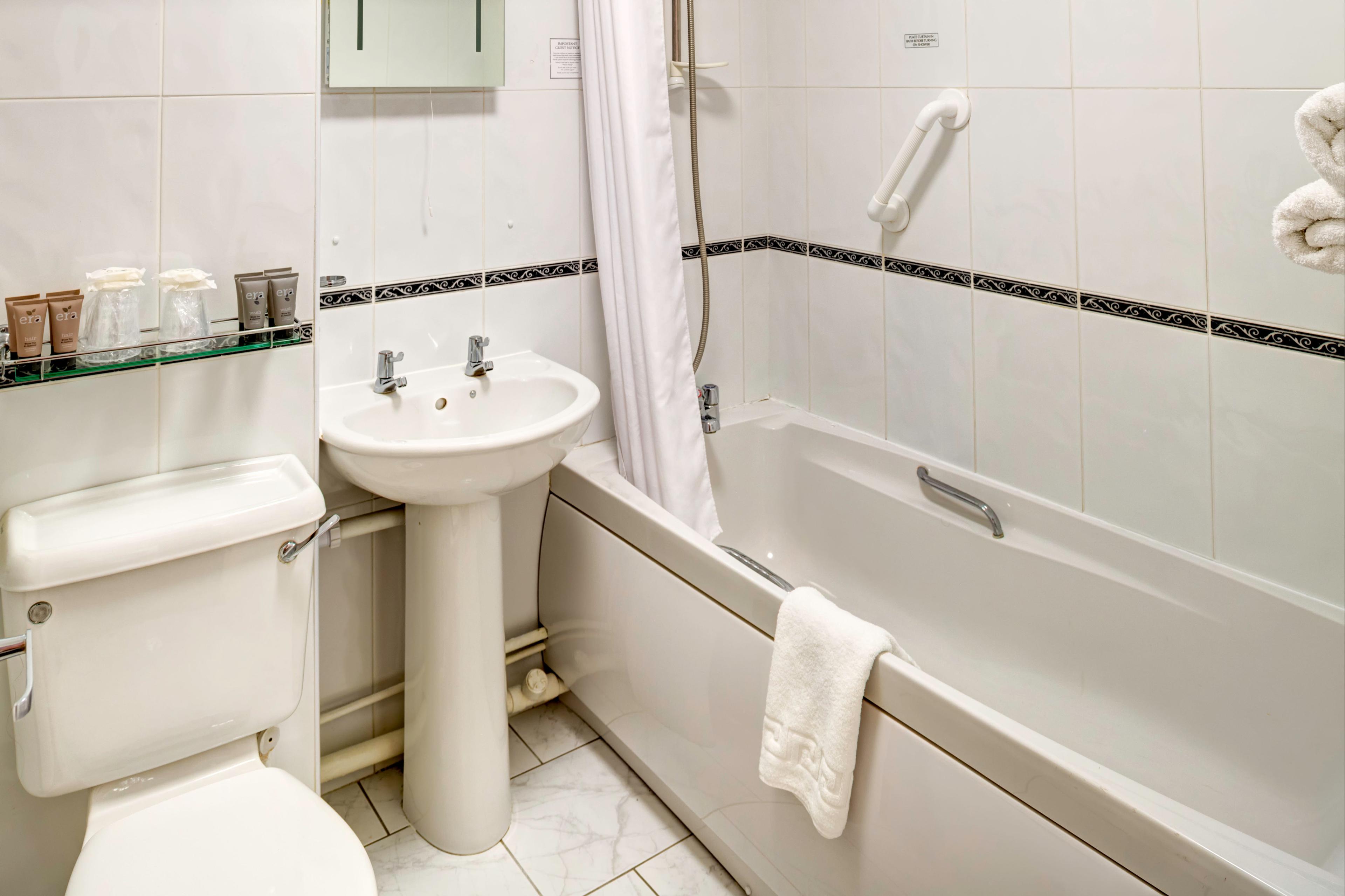 Standard Bathroom Rembrandt