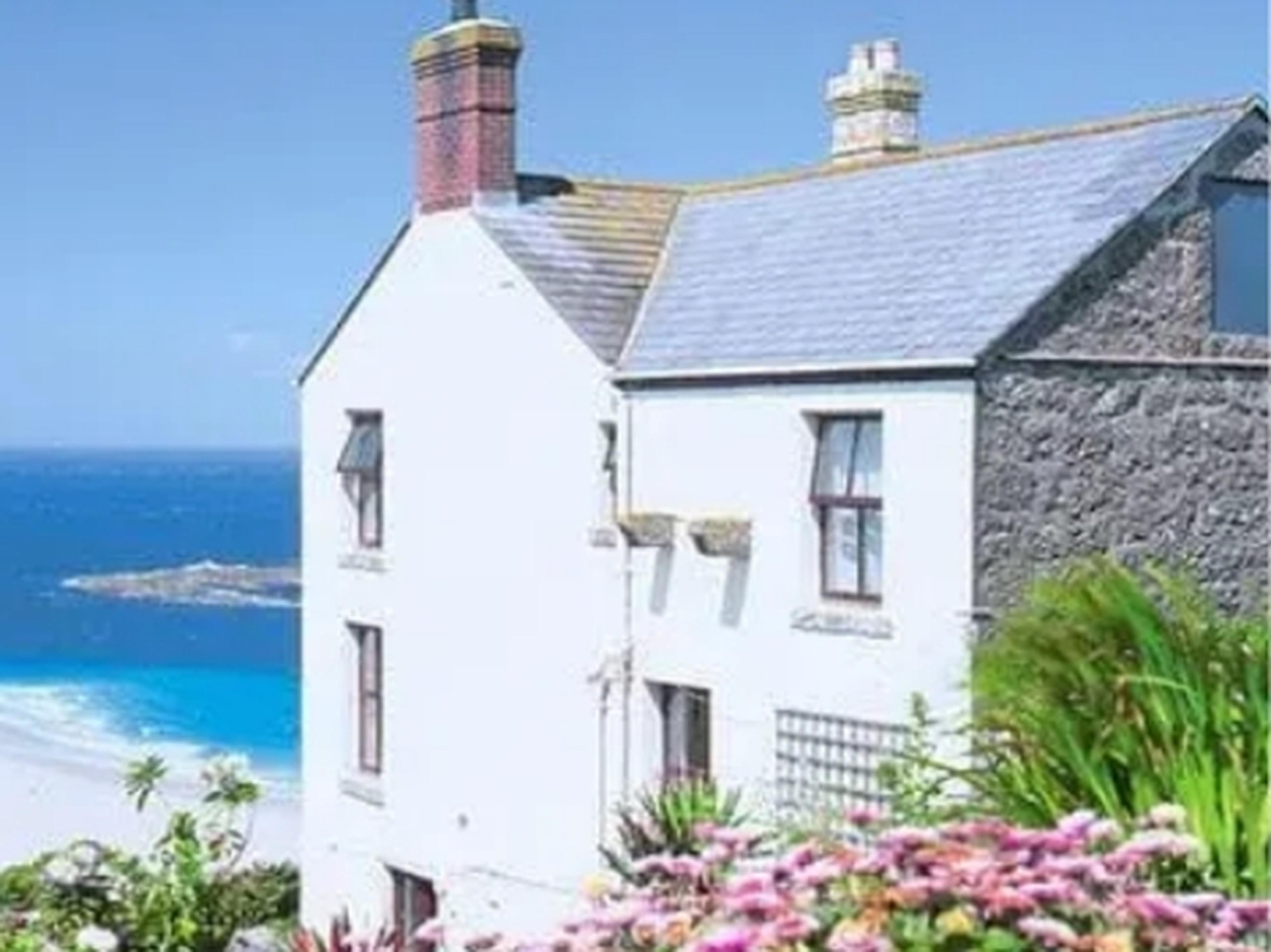 Cottage by the beachside
